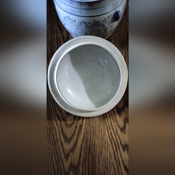 Vintage Chinese Porcelain Covered Jar with Foo Dog Finial So Beautiful - Picture 8 of 10